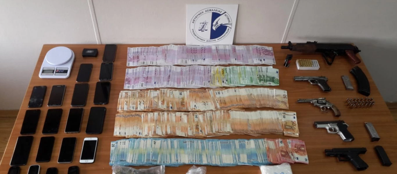 Φωτογραφίες: Μέσα στα ενοικιαζόμενα δωμάτια που ήταν γεμάτα όπλα και κοκαΐνη! Η εμπλοκή «γνωστών» κακοποιών